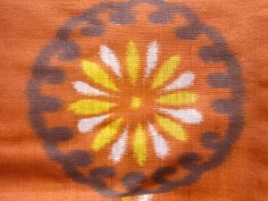 アンティーク　花丸文に花模様織出し銘仙着物